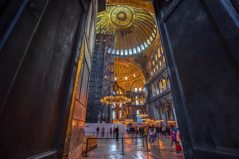 Istanbul: Half-Day Guided City Tour + Roundtrip Transfer Booking hotels accommodation trip