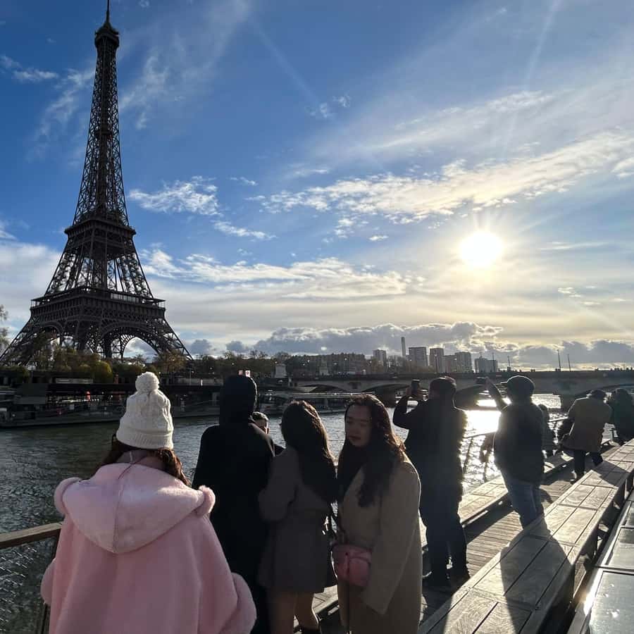 Paris 1 Hour Seine Cruise departing from the Eiffel Tower Hotels Booking Trips