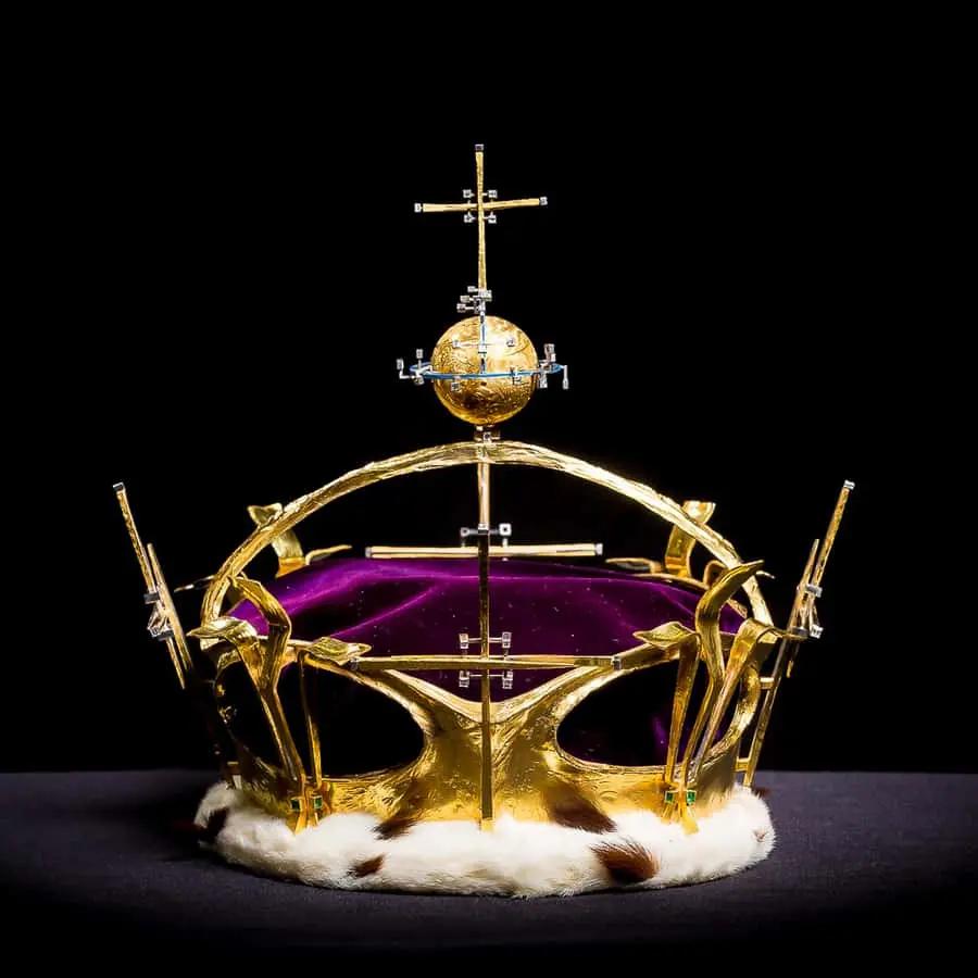 London: Tower of London and Crown Jewels Exhibition Ticket Hotels Booking Trips