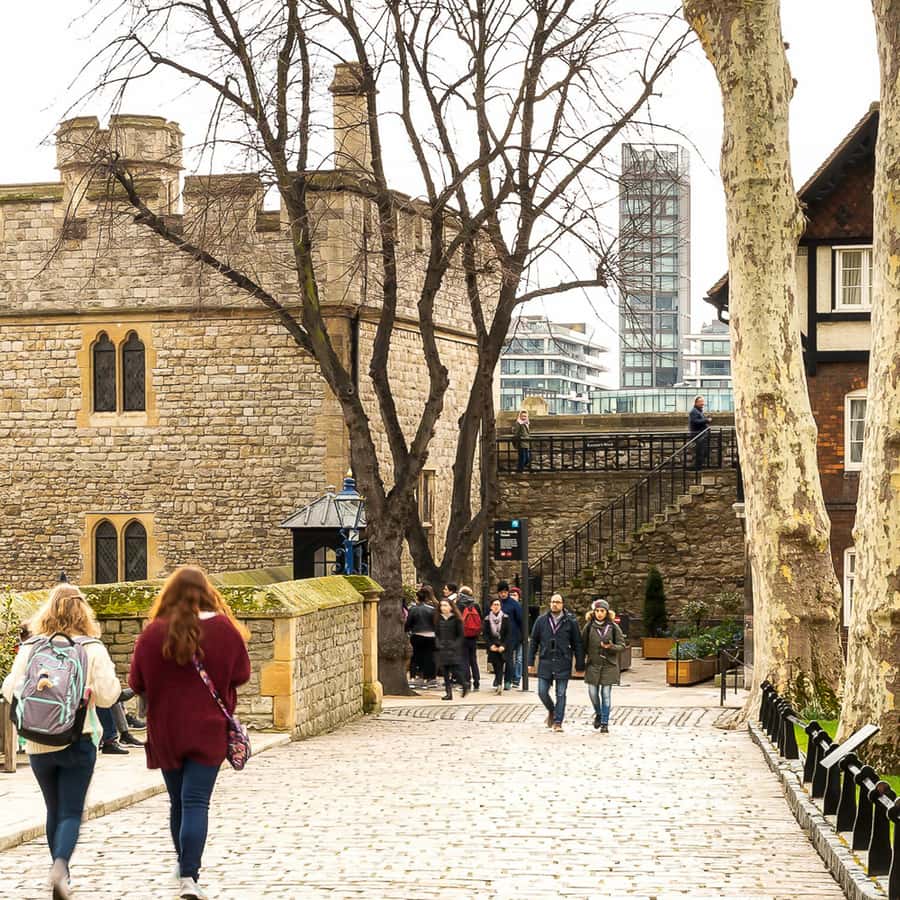 London: Tower of London and Crown Jewels Exhibition Ticket Hotels Booking Trips