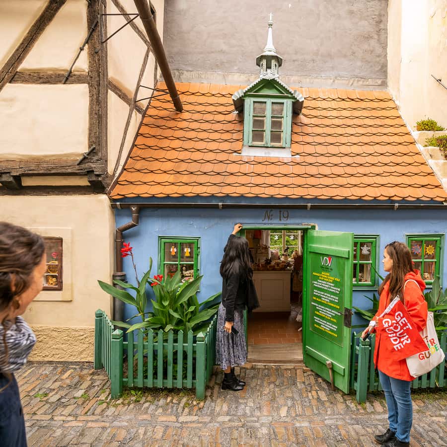 Prague: Castle Tour with Local Guide and Entry Ticket Hotels Booking Trips