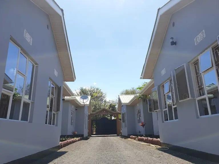 Le Parlour Guesthouse near the airport Booking hotels accommodation trip