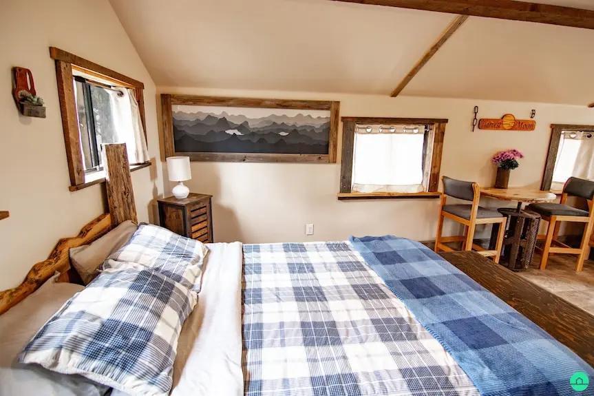 Harvest Moon Cabin near Monticello Booking hotels accommodation trip