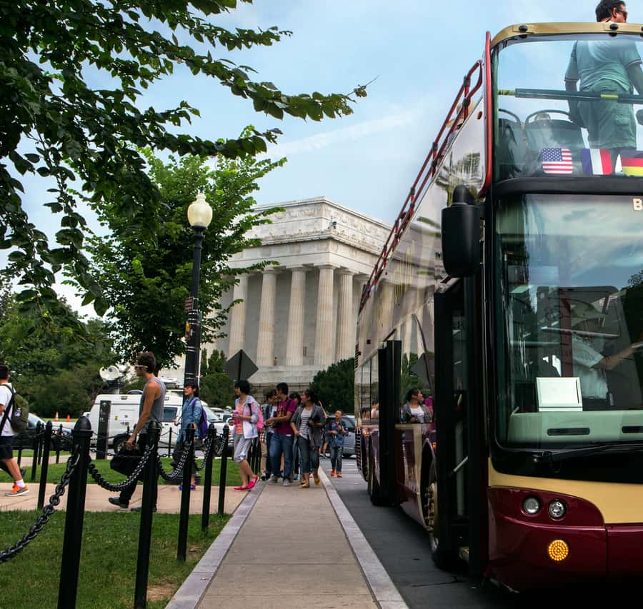 DC: Hop-On Hop-Off with 17 Stops plus Arlington Walking Tour Hotels Booking Trips