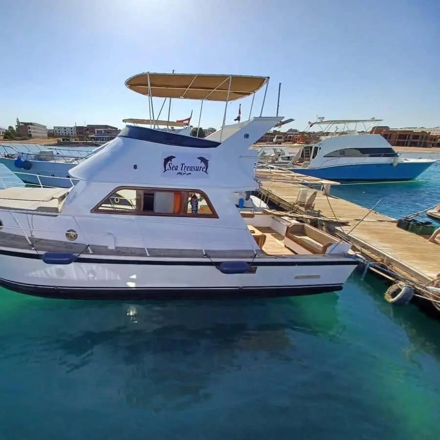 3 Islands, Dolphins & Snorkel Yacht Trip w/ Lunch