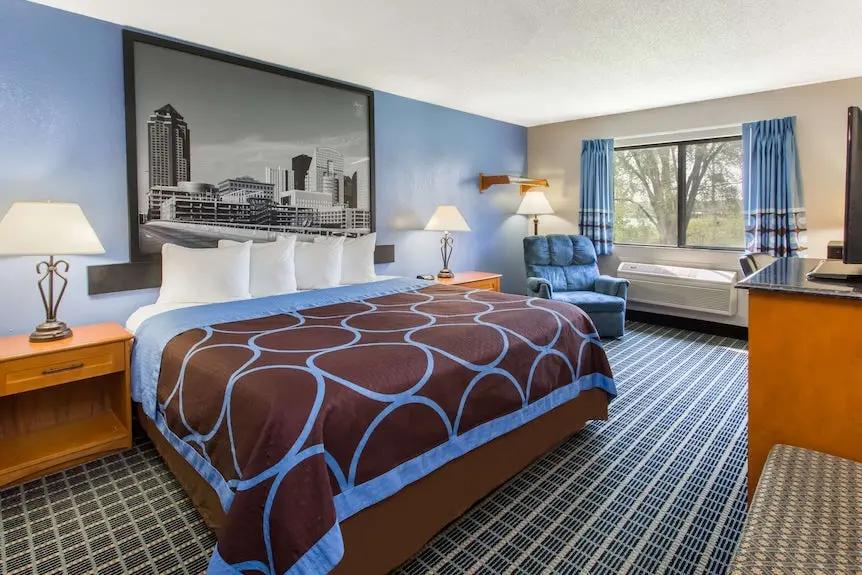 Super 8 by Wyndham Iowa City/Coralville Hotels Booking Trips