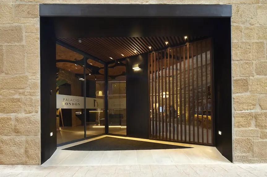 Palacio Tondon, La Rioja Brinas Booking hotels accommodation trip