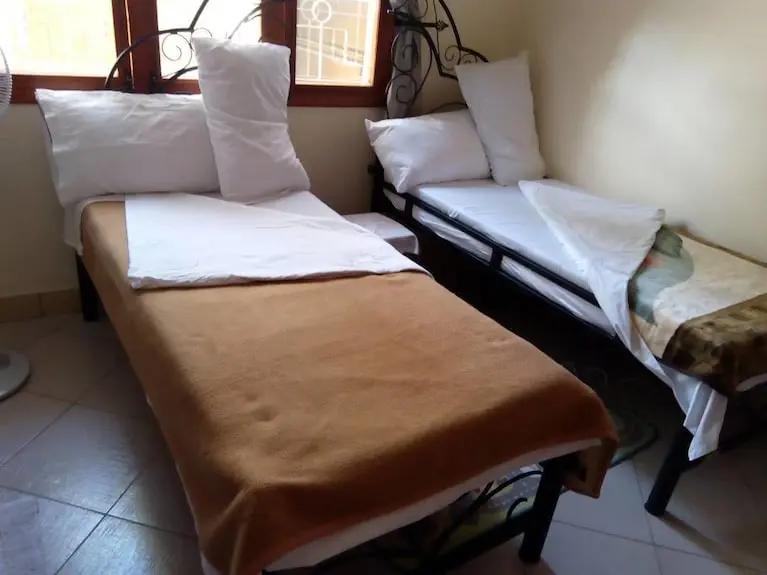 Le Parlour Guesthouse near the airport Booking hotels accommodation trip
