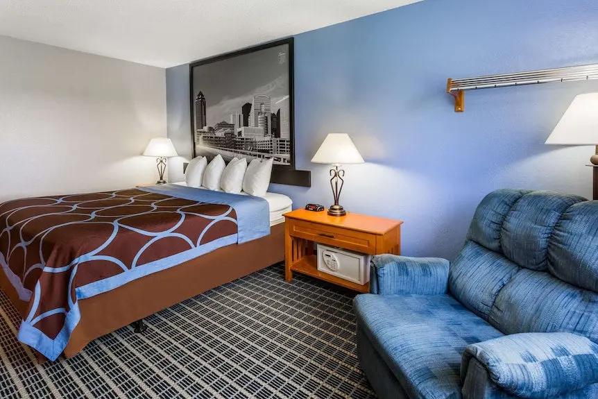 Super 8 by Wyndham Iowa City/Coralville Hotels Booking Trips