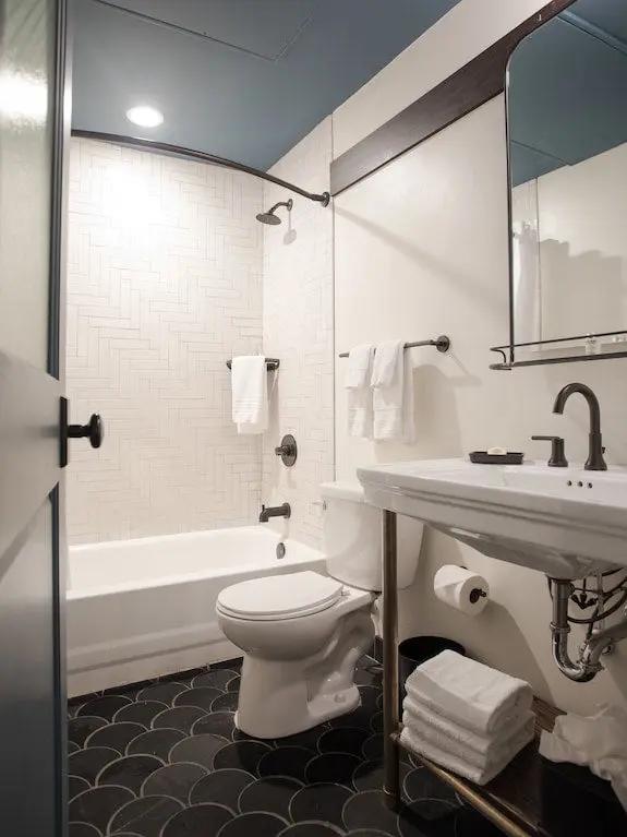 The Old No. 77 Hotel & Chandlery Hotels Booking Trips