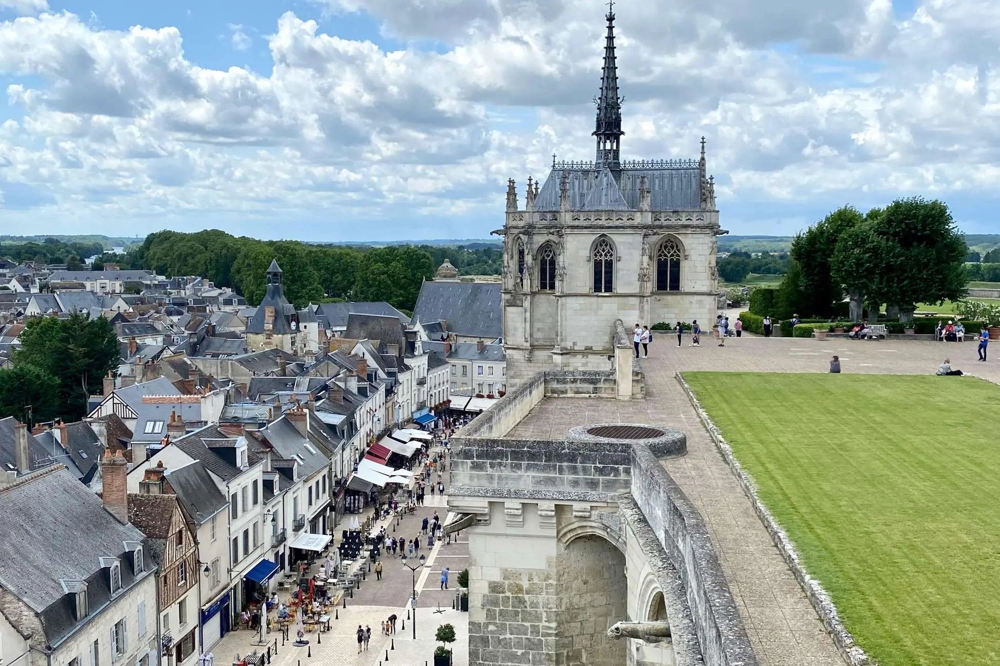 3-Day Castles, Champagne & Chablis Wine tasting Private Tour Hotels Booking Trips