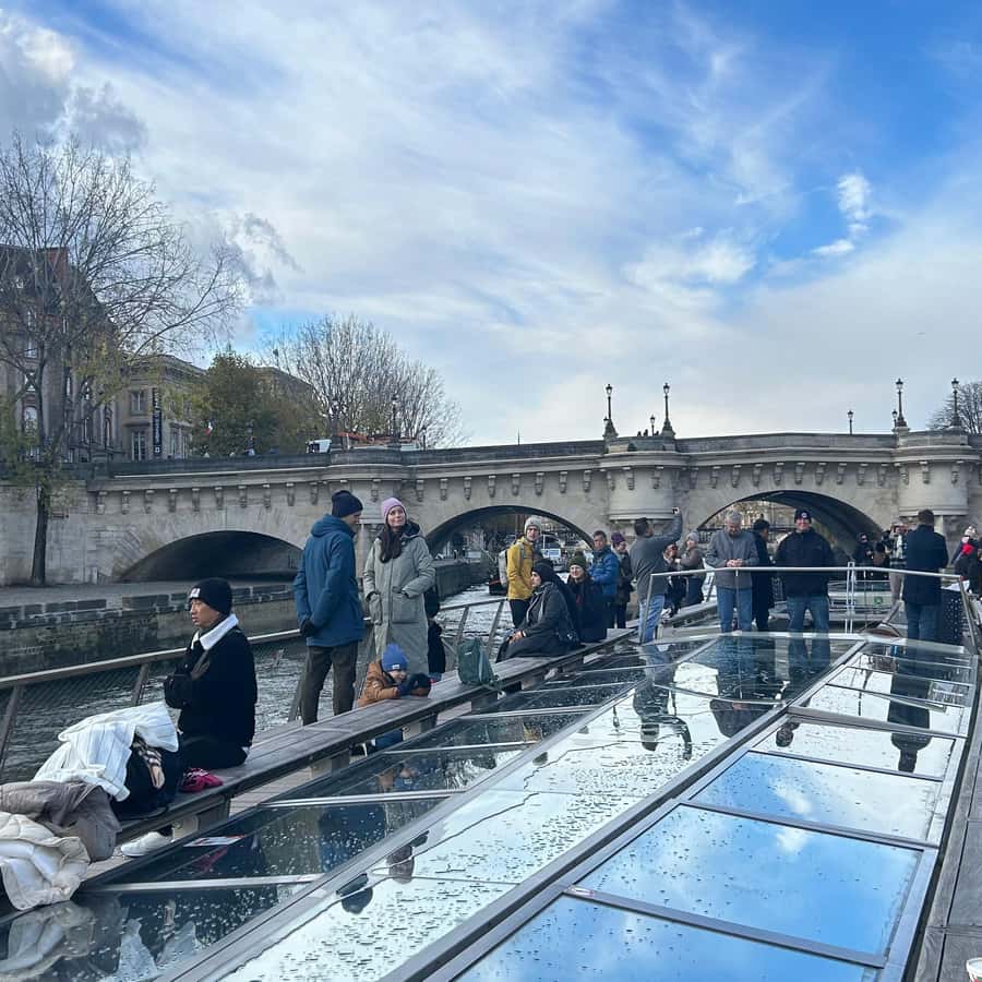 Paris 1 Hour Seine Cruise departing from the Eiffel Tower Hotels Booking Trips