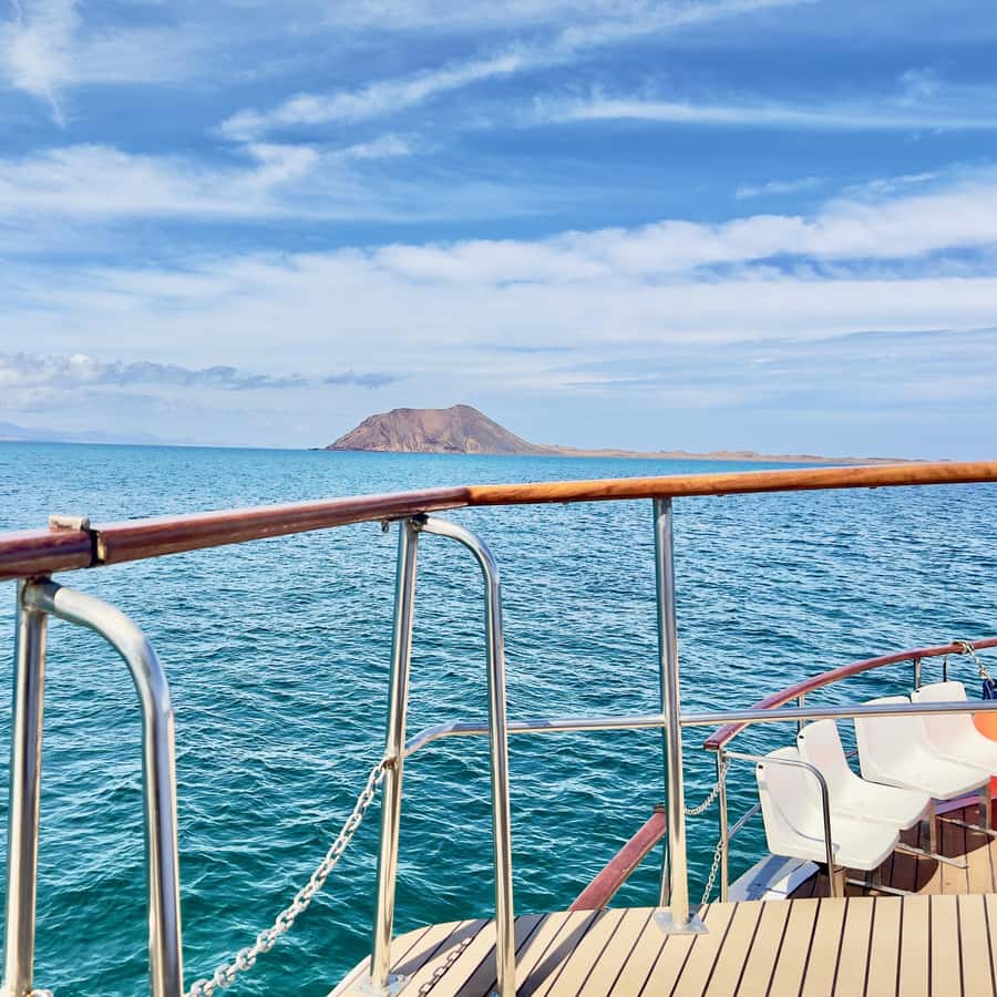 Corralejo: Return Ferry Ticket to Lobos Island Fuerteventura Hotels Booking Trips