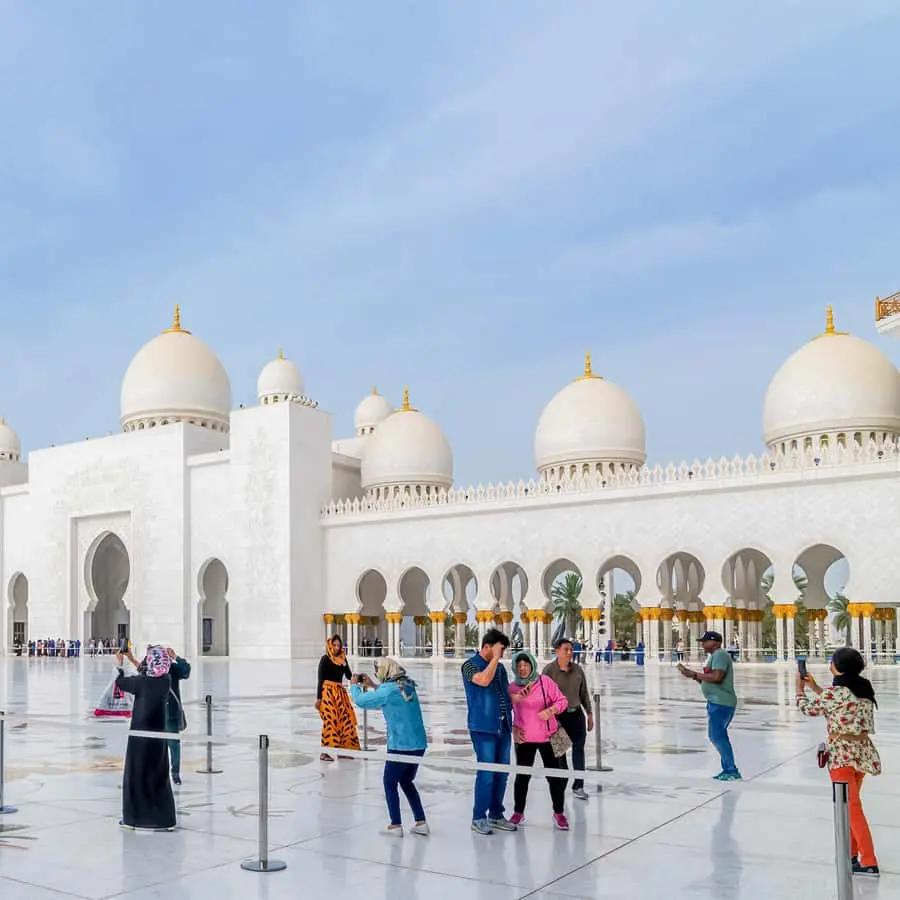 From Dubai: Abu Dhabi Premium Full-Day Sightseeing Tour Hotels Booking Trips