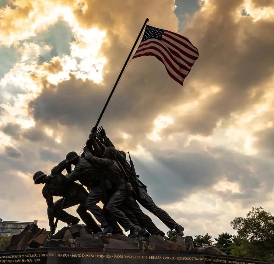 DC: Hop-On Hop-Off with 17 Stops plus Arlington Walking Tour Hotels Booking Trips