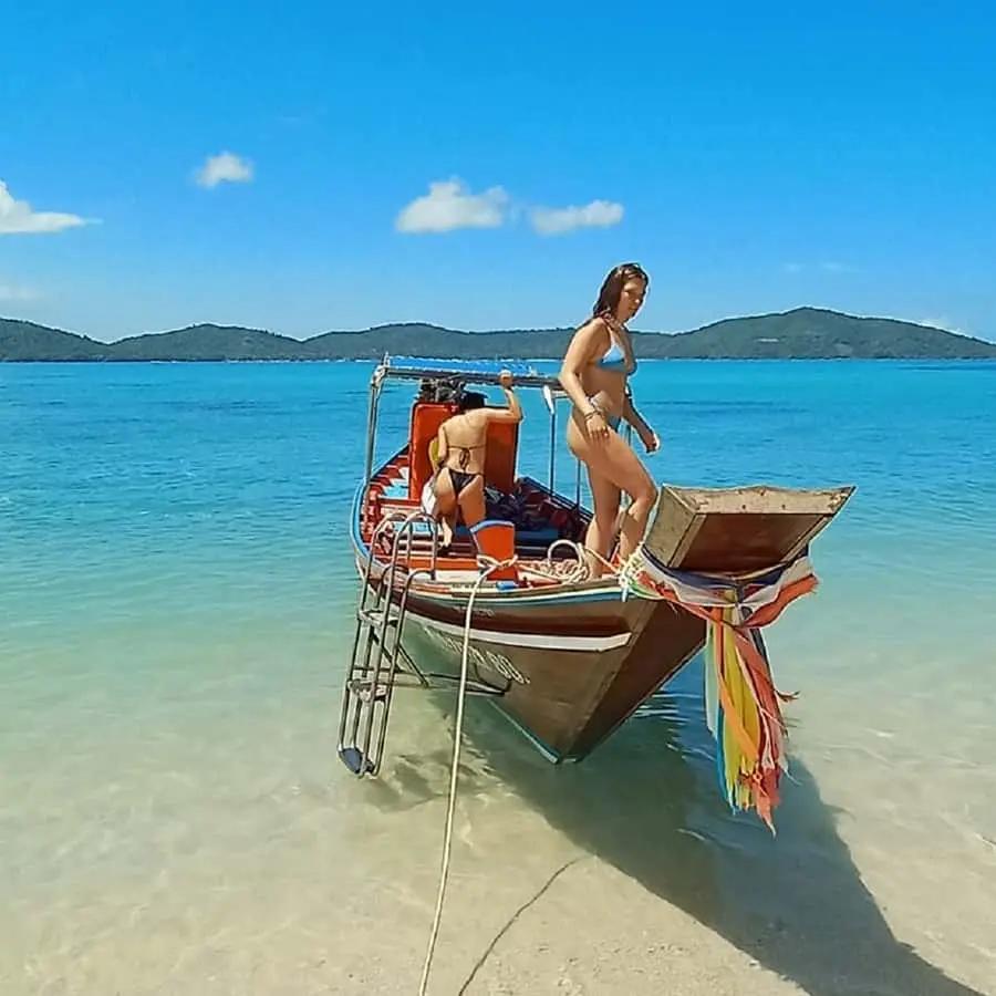 Koh Samui: Island Hopping Adventure in Coral and Pig Island Hotels Booking Trips