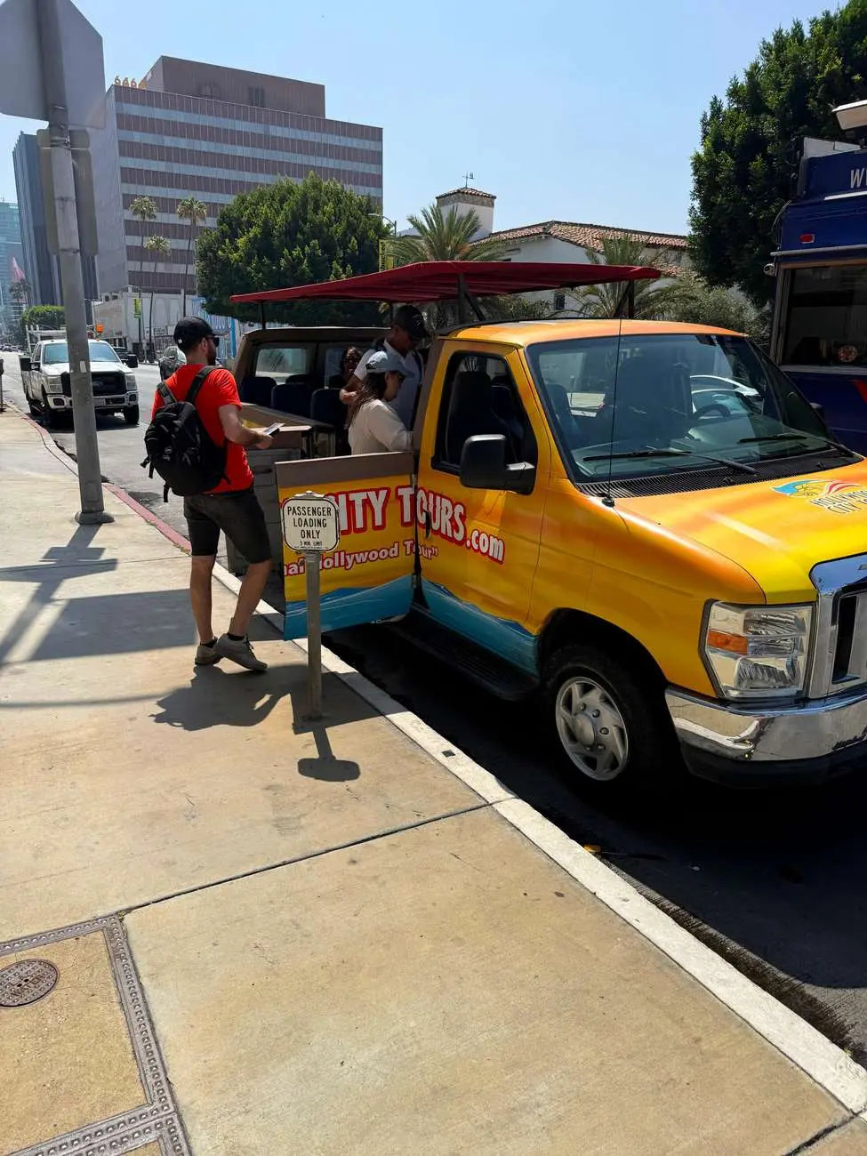 Los Angeles Hollywood & Celebrity Homes Open-Air Bus Tour 