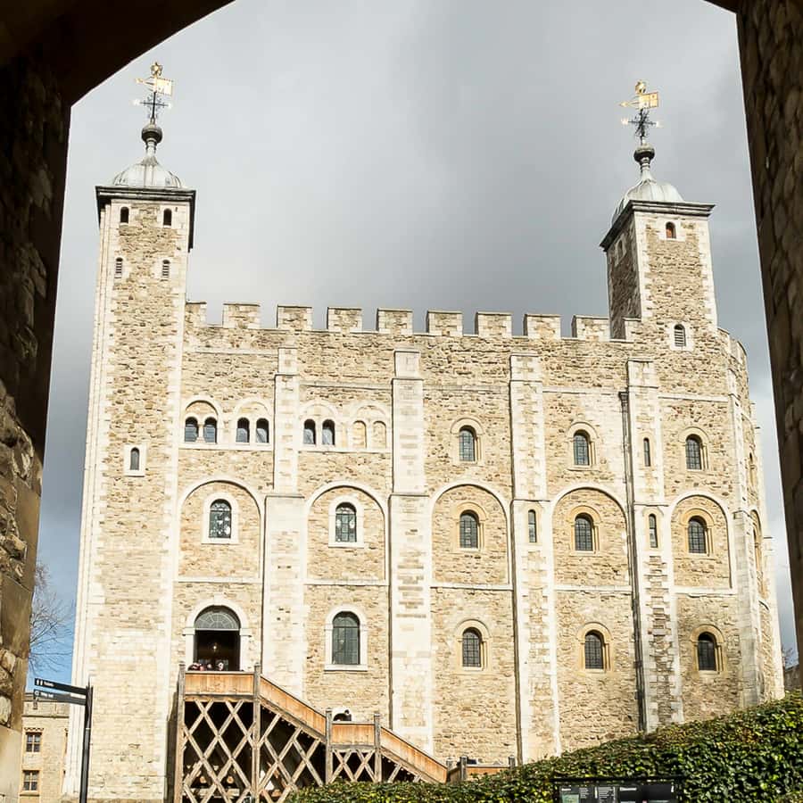 London: Tower of London and Crown Jewels Exhibition Ticket Hotels Booking Trips
