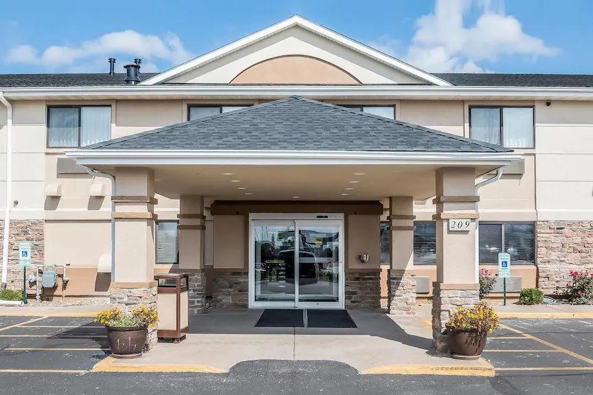 Quality Inn Coralville Iowa River Landing Hotels Booking Trips