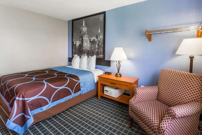 Super 8 by Wyndham Iowa City/Coralville Hotels Booking Trips