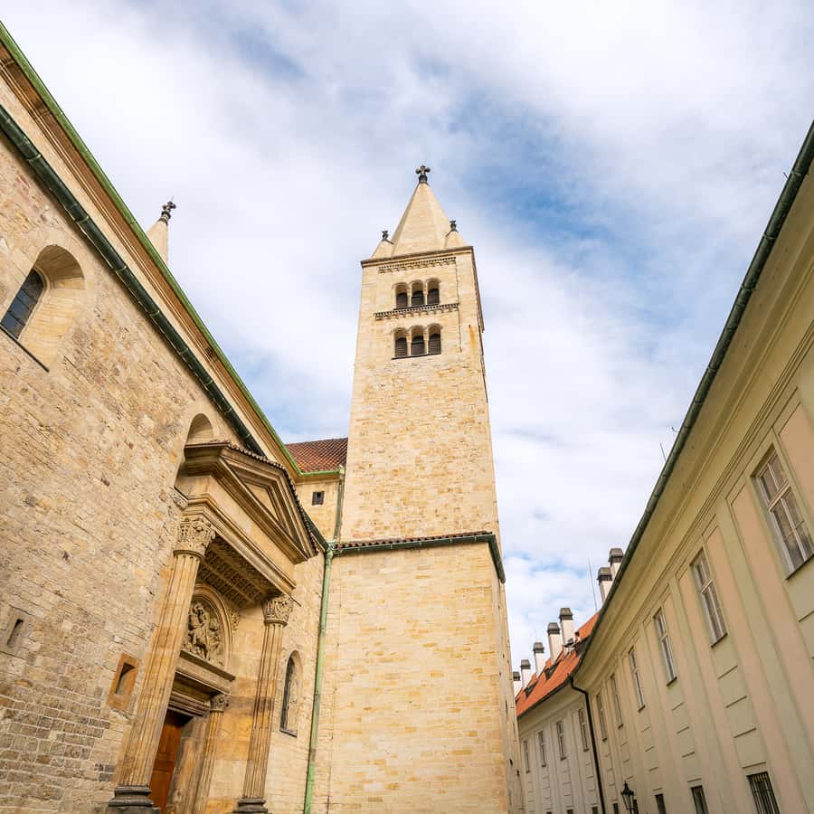 Prague: Castle Tour with Local Guide and Entry Ticket Hotels Booking Trips