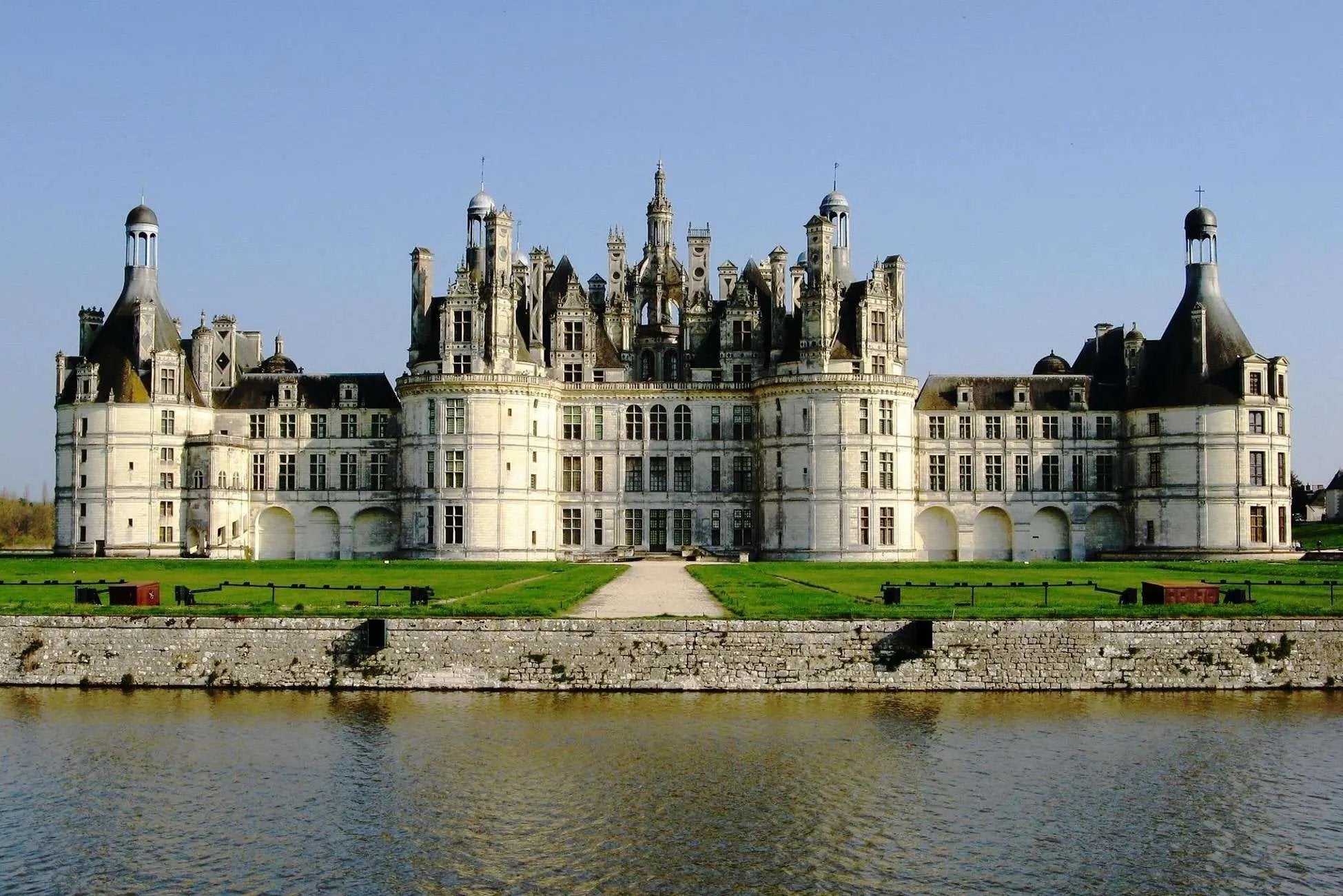 3-Day Castles, Champagne & Chablis Wine tasting Private Tour Hotels Booking Trips