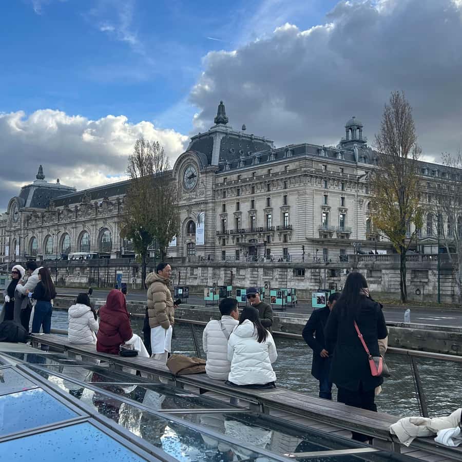 Paris 1 Hour Seine Cruise departing from the Eiffel Tower Hotels Booking Trips