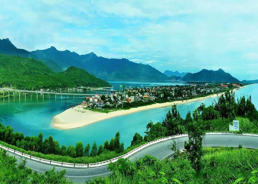 Da Nang: Hue Imperial Day Trip, Hai Van Pass Train, & Lunch Hotels Booking Trips