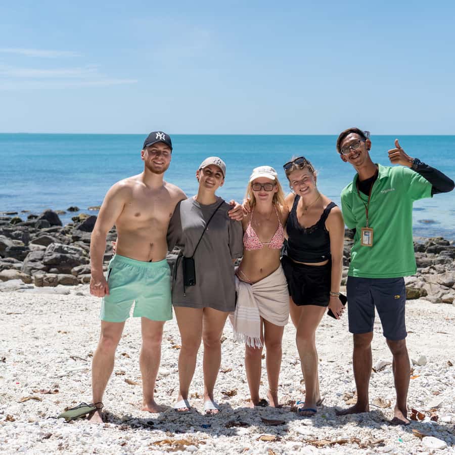 Koh Samui: Island Hopping Adventure in Coral and Pig Island Hotels Booking Trips