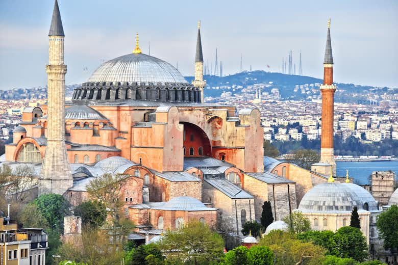 Istanbul: Half-Day Guided City Tour + Roundtrip Transfer Booking hotels accommodation trip