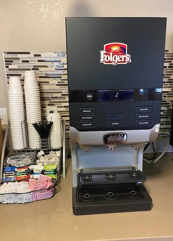 Super 8 by Wyndham Iowa City/Coralville Hotels Booking Trips