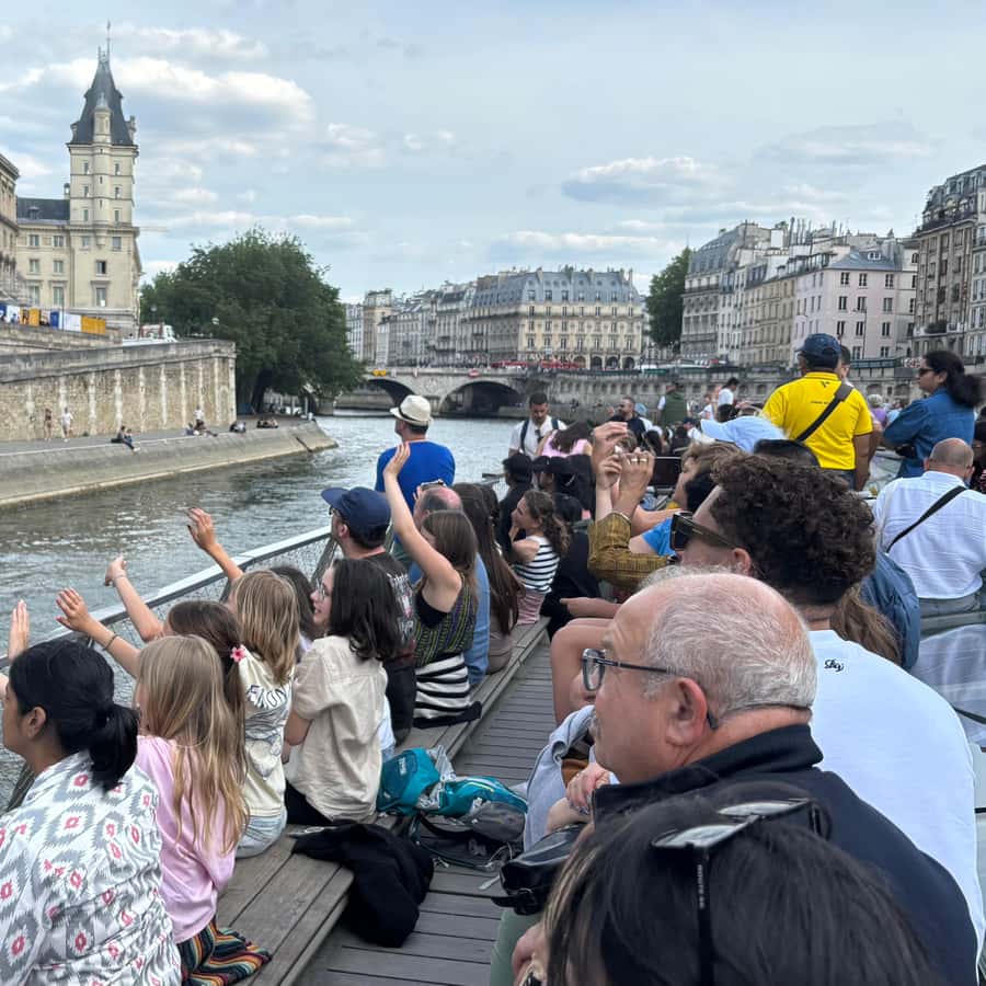 Paris 1 Hour Seine Cruise departing from the Eiffel Tower Hotels Booking Trips