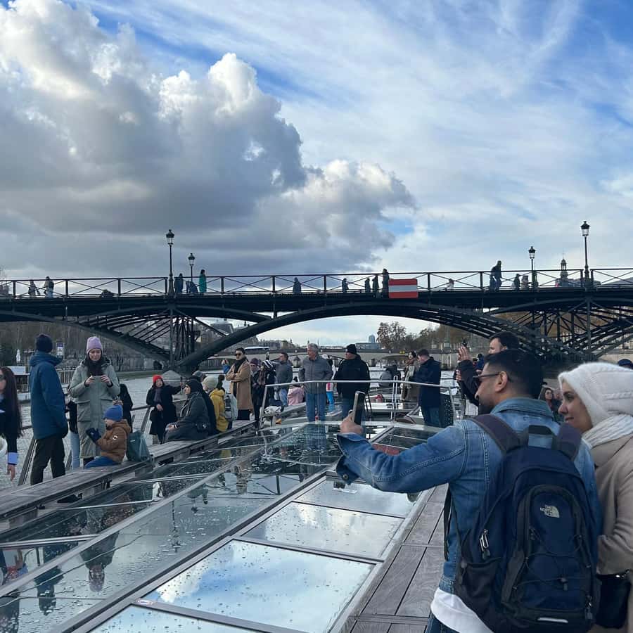 Paris 1 Hour Seine Cruise departing from the Eiffel Tower Hotels Booking Trips