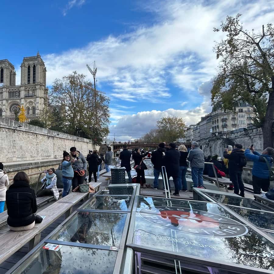 Paris 1 Hour Seine Cruise departing from the Eiffel Tower Hotels Booking Trips