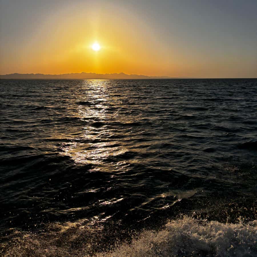 Hurghada: 3 Islands, Dolphins & Snorkel Yacht Trip w/ Lunch Hotels Booking Trips