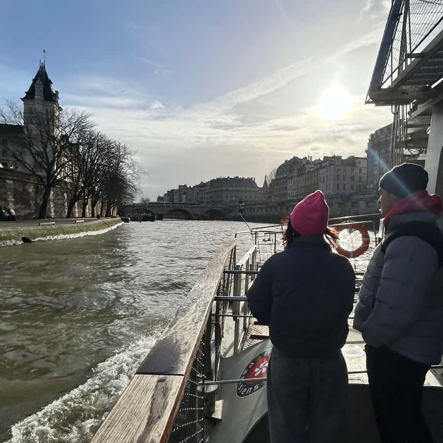 Paris 1 Hour Seine Cruise departing from the Eiffel Tower Hotels Booking Trips