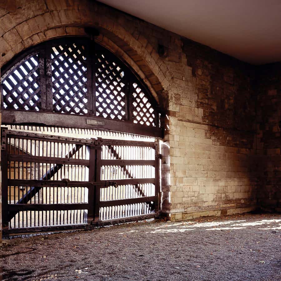 London: Tower of London and Crown Jewels Exhibition Ticket Hotels Booking Trips