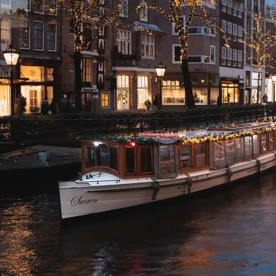 Amsterdam Luxury Canal Cruise with Unlimited Drinks & Bite 