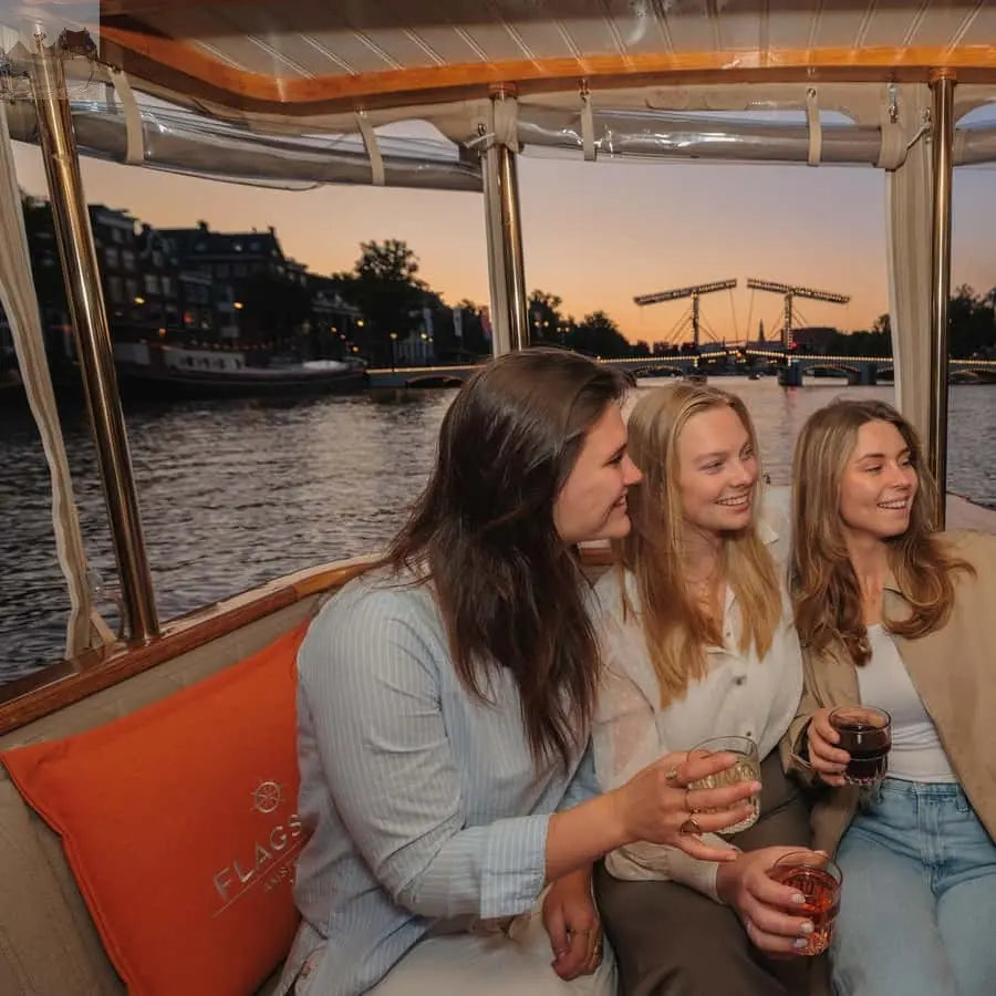 Amsterdam Luxury Canal Cruise with Unlimited Drinks & Bite 