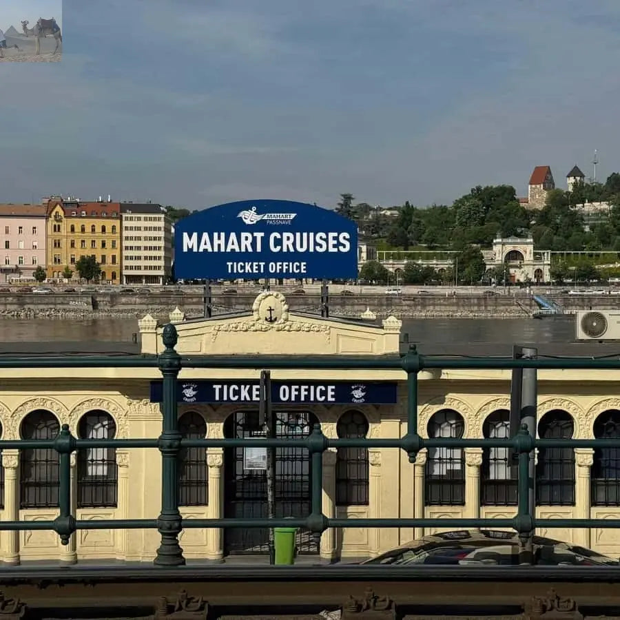 Budapest By Night Sightseeing Cruise with Welcome Drink 