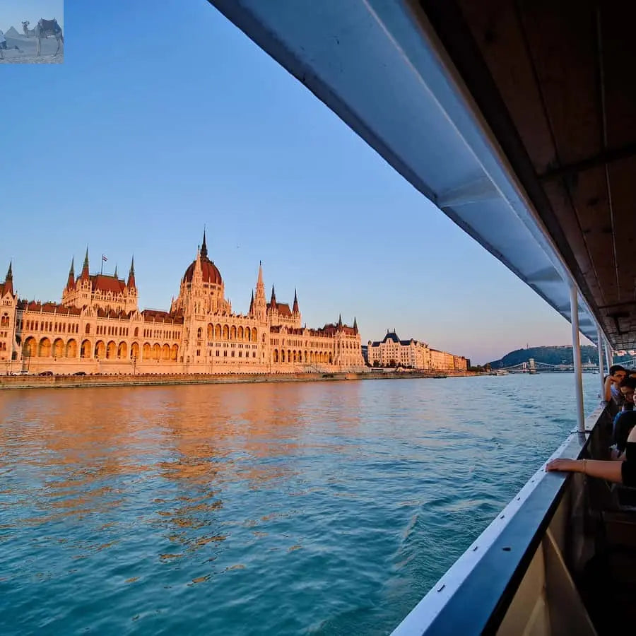Budapest By Night Sightseeing Cruise with Welcome Drink 