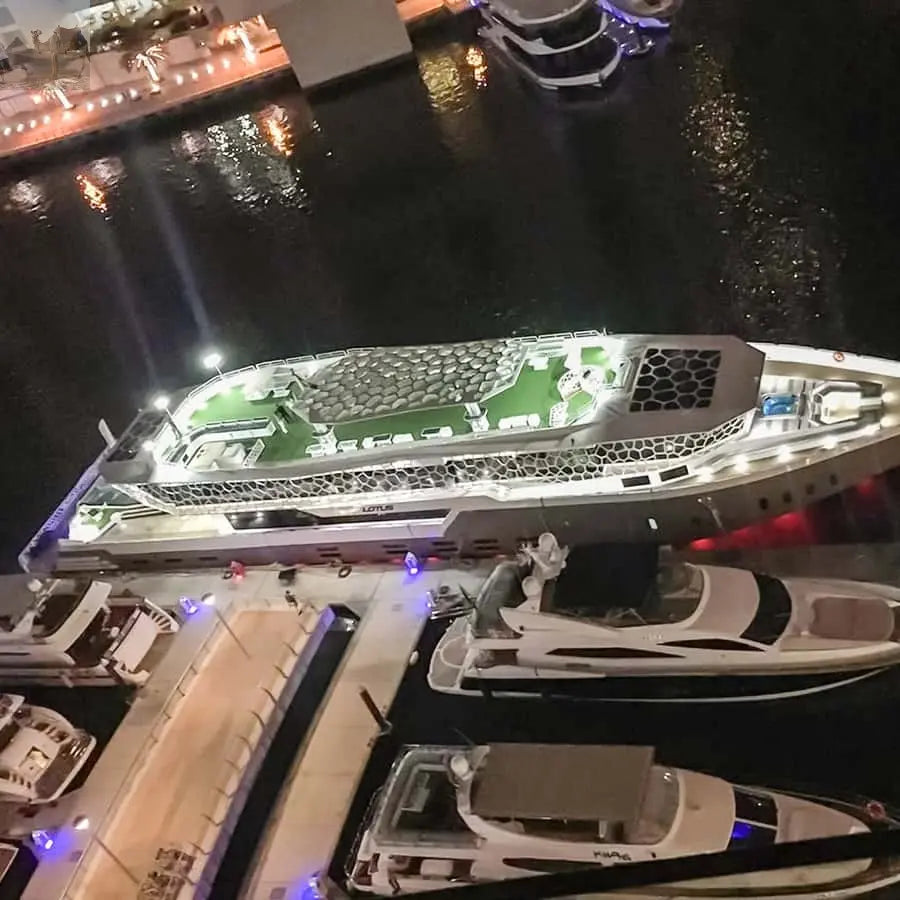 Dubai Mega Yacht Dinner Cruise with Buffet 