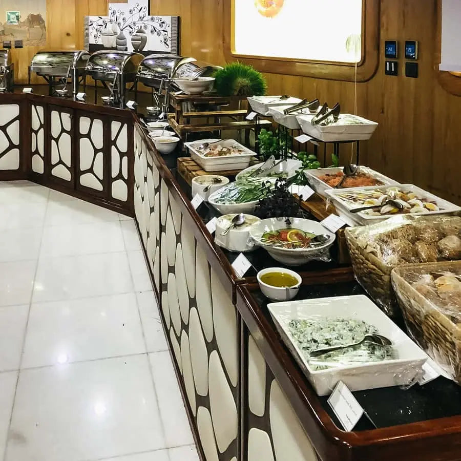 Dubai Mega Yacht Dinner Cruise with Buffet 