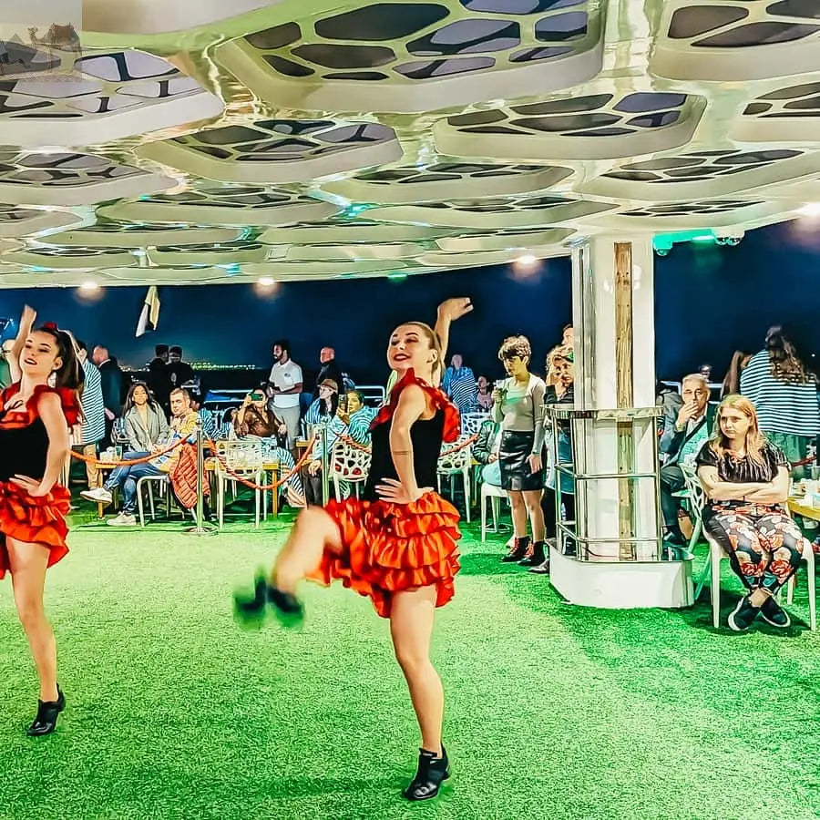 Dubai Mega Yacht Dinner Cruise with Buffet 