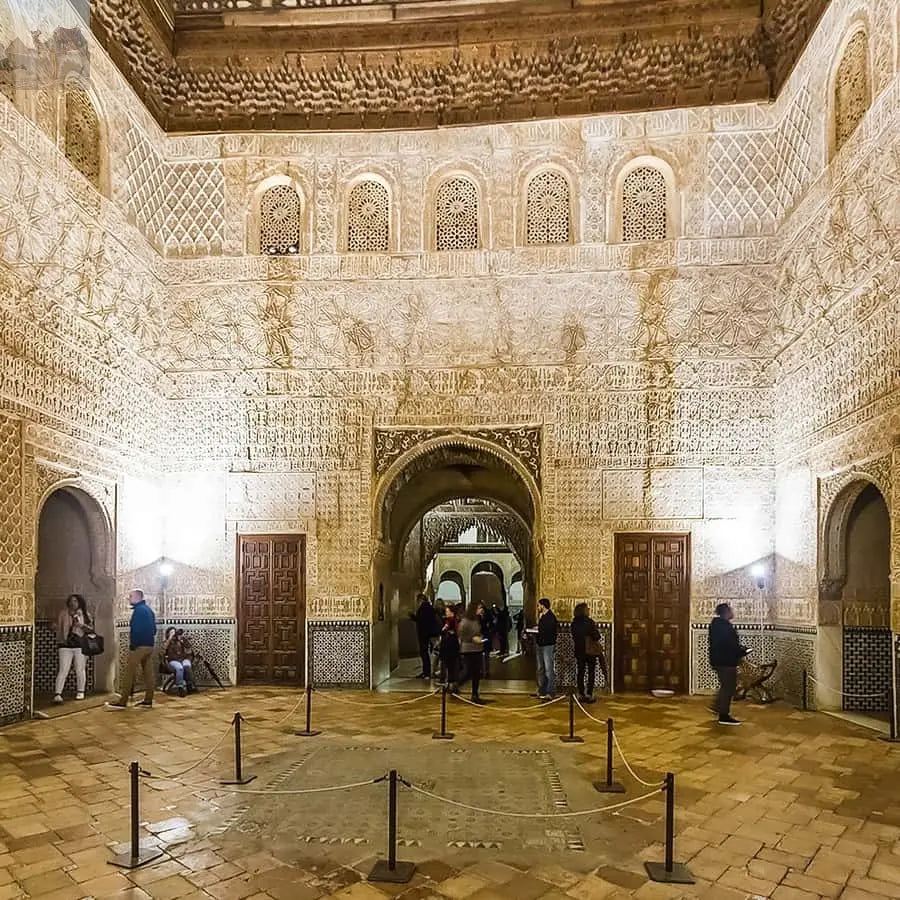 Granada Alhambra Nasrid Palaces Tour with Tickets 