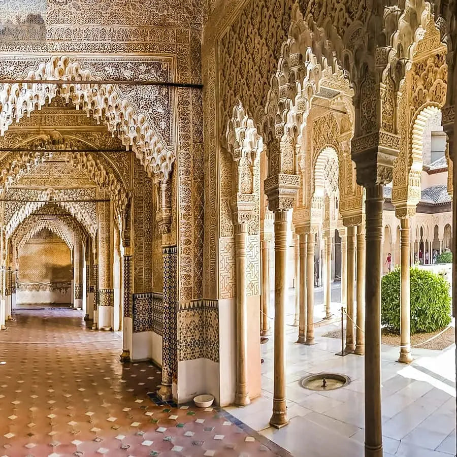 Granada Alhambra Nasrid Palaces Tour with Tickets 