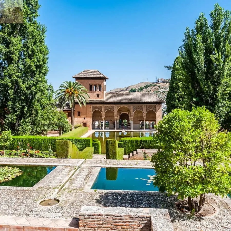 Granada Alhambra Nasrid Palaces Tour with Tickets 