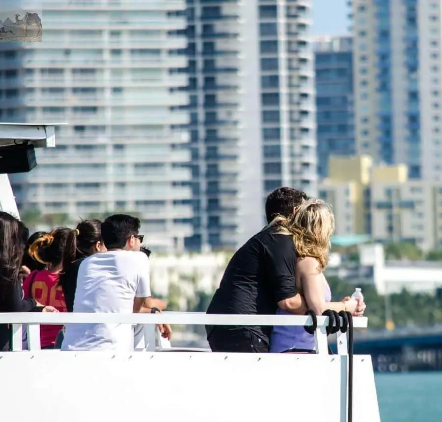 Miami Biscayne Bay Millionaire's Homes Sightseeing Cruise 