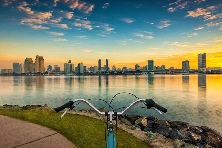 Traveling around the world Hotels booking Trips 