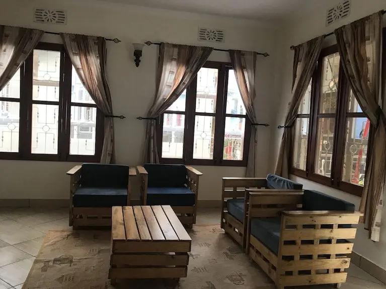 Le Parlour Guesthouse near the airport Booking hotels accommodation trip